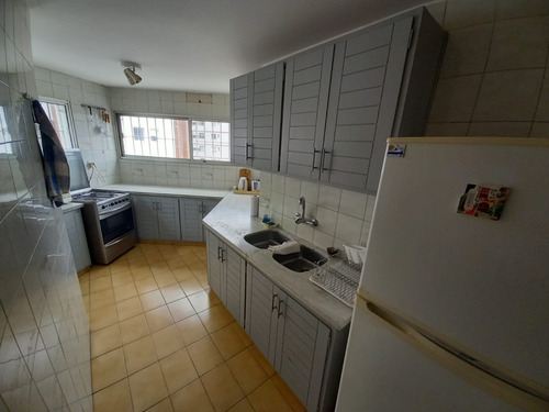 Imagen 14 de 14 de Excelente Apto. En Punta Carretas, 3 Dormitorios Más Servicio Completo. 2 Baños 1 En Suite Y Garaje. Estupenda Ubicación A Pasos De La Rambla, El Golf Y Punta Carretas Shopping.