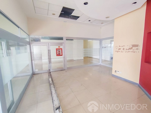Local Comercial · Planta Baja · Centro De Cancún · Plaza Hollywood · Av Xcaret