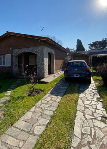 Imagen 1 de 18 de Chalet En Venta 3 Amb.con Piscina Y Dependencia Don Torcuato