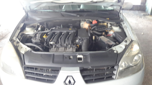 Renault Clio Sedan 1.6 16v Privilège Hi-flex 4p