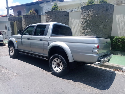 Mitsubishi L200 2.5 Sport Hpe Cab. Dupla 4x4 Aut. 4p