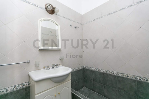 Venta Ph 2 Ambientes Con Patio, Terraza Y Parrilla Propia. Barracas