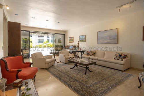 Carol De Abreu Vende Amplio Apartamento En Los Palos Grandes Cda 23-11024