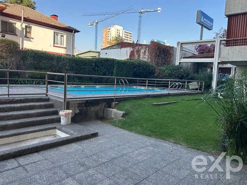 Departamento En Venta De 4 Dorm. En Ñuñoa, Excelente Estado