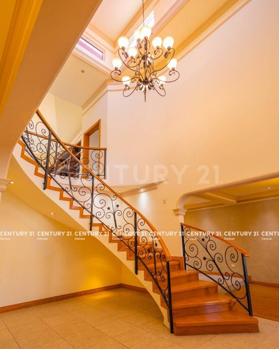 Casa En Venta En Fraccionamiento Rincon De Las Lomas Chihuahua, Chih.