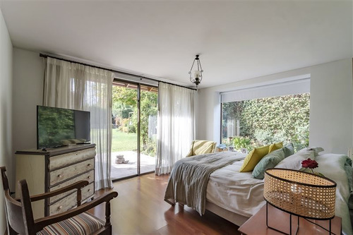 Imagen 12 de 26 de Exquisita Casa 5 Dorm. En Calle Tranquila Golf De Manquehue