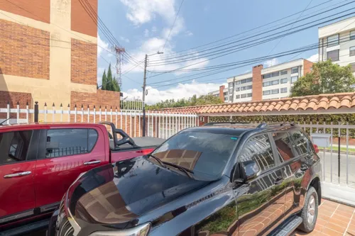 Casa En Venta En Niza 8. Cod V14654