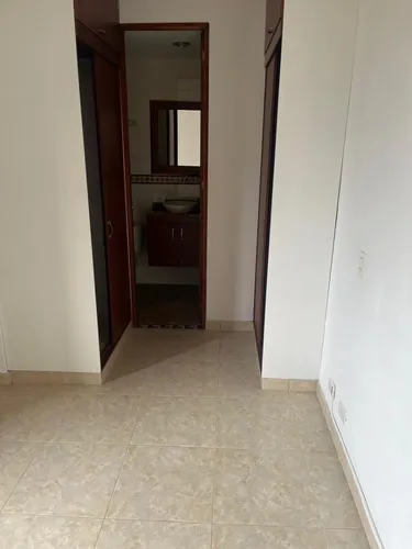 Apartamento Con Excelentes Espacios En Los Colores - Medellín, ¡oportunidad!