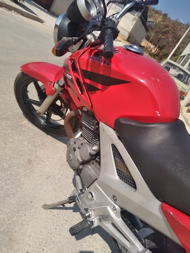Imagem 3 de 5 de Honda Twister