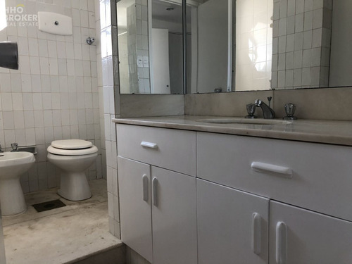 Imagen 9 de 20 de Departamento En Venta. Esquinero. Cerca Del Mar. - Punta Del Este Peninsula