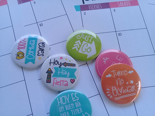 Imagen 1 de 5 de Calendarios Organizador Con 6 Imanes Chapita (pins) 8 Cajas