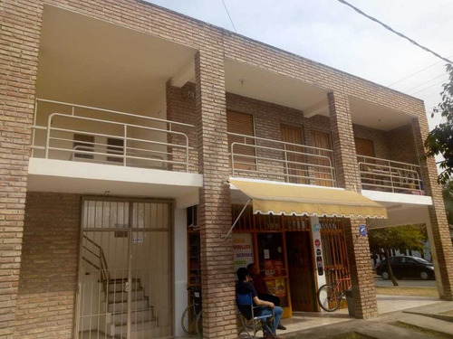 Vendo 2 Locales + 2 Departamentos.