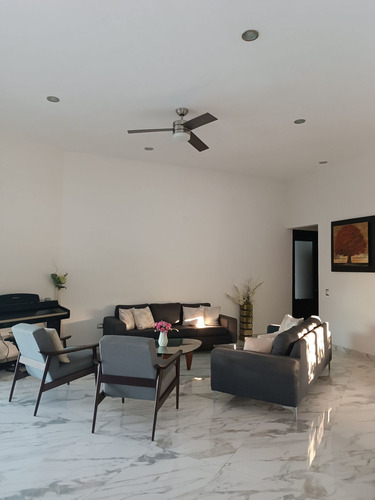 Casa De Una Planta Ubicada En Temozón Norte, Mérida.