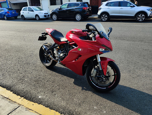 Ducati Supersport, Escape Deportivo, Colin De Asiento
