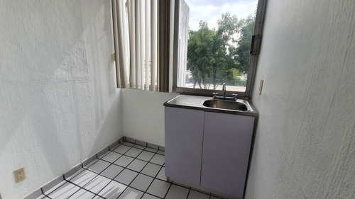 Imagen 5 de 8 de Oficina En Renta 112 M2 En Arcos Vallarta