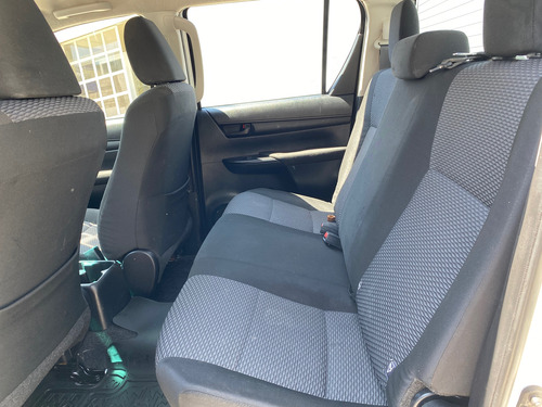 Toyota Hilux 2.7 Cabina Doble Sr Mt