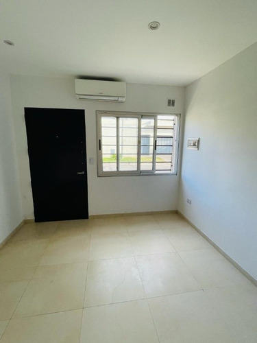 Imagen 2 de 14 de Departamento Tipo Casa En Alquiler En Barrio Parque