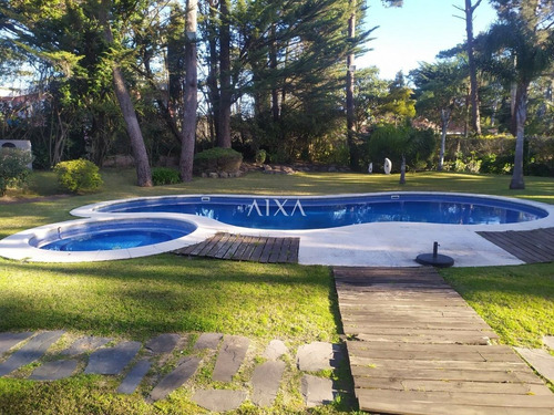 Gran Residencia En Paradas Mansa- Ref: 204