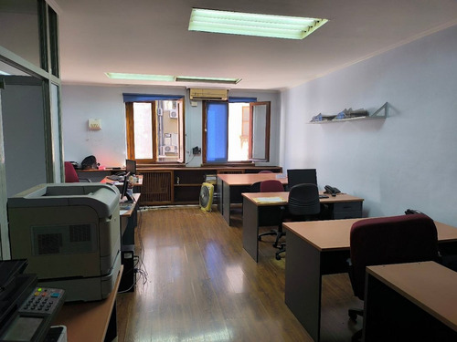 Venta Oficina/ Vivienda En Monserrat