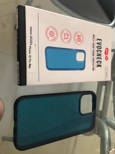 Funda Case Tech 21 iPhone 13 Pro Max Azul Evocheck Usada