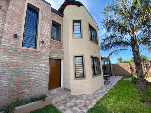 Casa En Venta De 3 Dormitorios Con Pileta En Roldan - Acequias Del Aire
