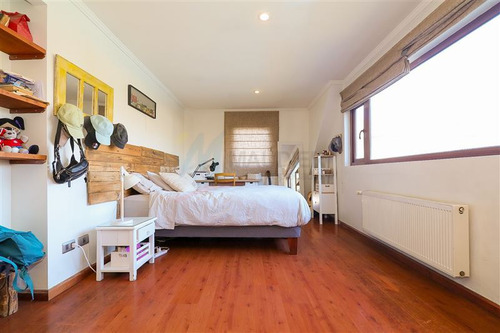 Casa En Venta De 5 Dorm. En Las Condes