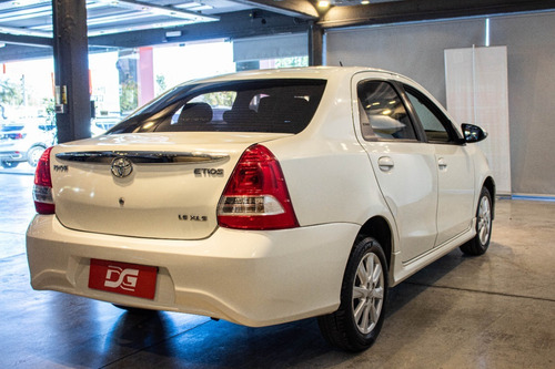 Imagen 10 de 15 de Toyota Etios Xls 1.5n 79.000km 2017 Blanco