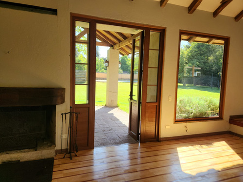 Casa Estilo Chileno En Condominio Buena Ubicacion Pirque