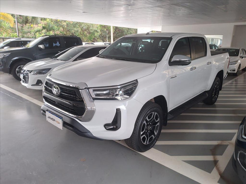 Toyota Hilux 2.8 D-4D TURBO DIESEL CD SRX 4X4 AUTOMÁTICO