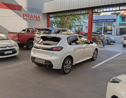 Peugeot 208 208 FELINE AT