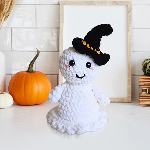 Un Bonito Adorno De Juguete Fantasma Con Sombrero De Bruja 6
