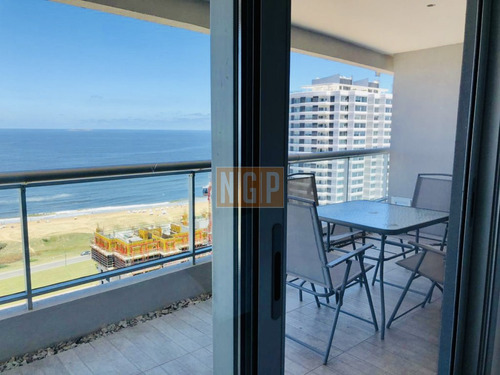 Alquiler Temporario De Apartamento De Dos Dormitorios Con Parrillero De Uso Exclusivo En Torre Premium, Playa Brava