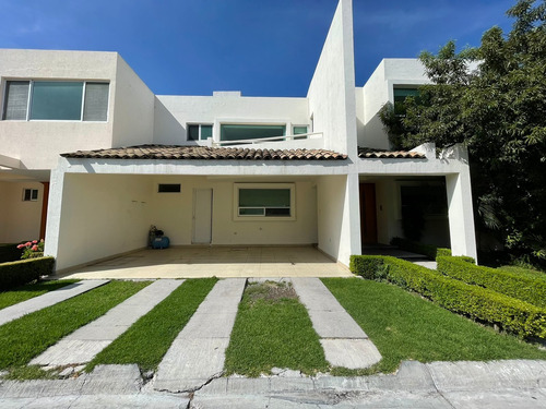 Imagen 1 de 14 de Casa En Venta Dentro De Fraccionamiento La Herradura En Morillotla