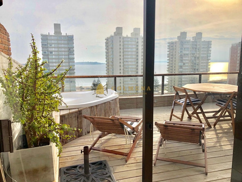 Apartamento Penthouse Frente Al Mar De Playa Brava - Ref: 2716