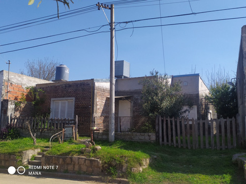 Venta De Casa En Gualeguaychu Con Gran Terreno.