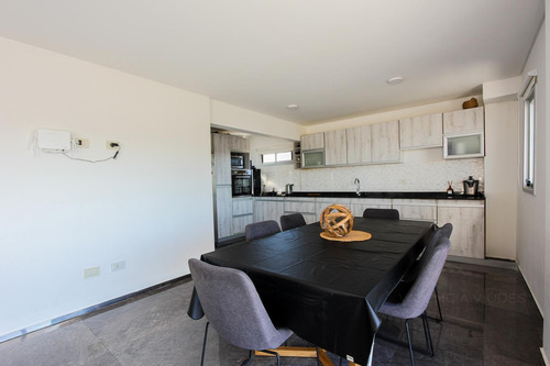 Venta Departamento 4 Ambientes En Moron Sur Con 3 Cocheras