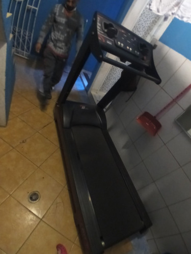 Imagem 5 de 5 de Vendo Uma Esteira Esta Com A Placa Queimada