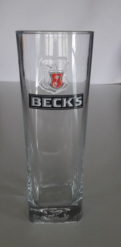 Vaso Alto Cerveza Beck's 0.5 L Con Relieve Y Base Cuadrada  