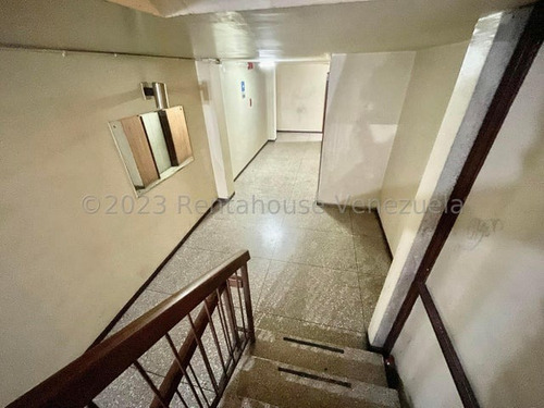 Edificio / Hotel Comercial ( 9 Pisos / A Remodelar ) Venta La Candelaria Mls - 24-12325