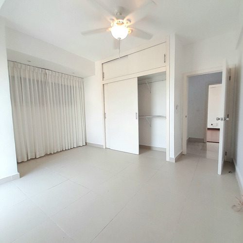 Apartamento De 2 Habitaciones Con Estudio Y Línea Blanca En Gazcue