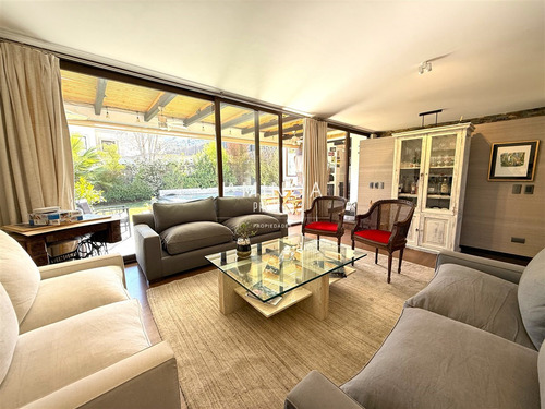 Casa En Venta De 6 Dorm. En Lo Barnechea