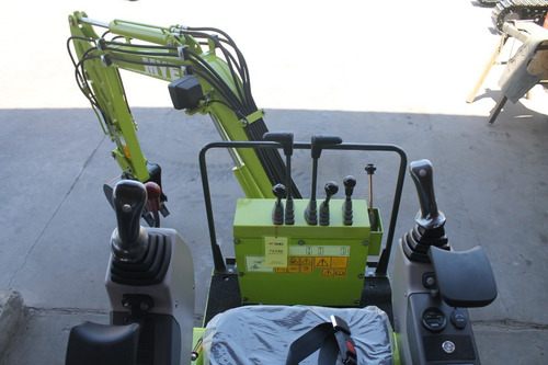 Miniexcavadora 1 Tonelada 11 Hp Yuchai E12 Canopy