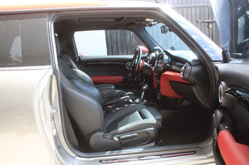 Imagen 13 de 15 de Mini Cooper S 2017 3p S J Cooper Works Hot Chili L4/2.0/t A