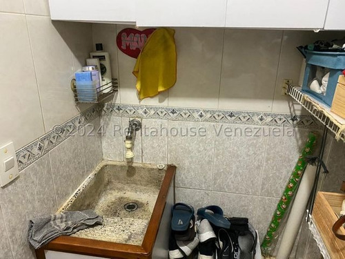 Townhouse En Venta Remodelado Urbanización Santa María Los Teques