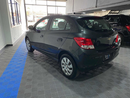Imagen 12 de 16 de Chevrolet Onix 2016 1.4 Lt Mt 98cv