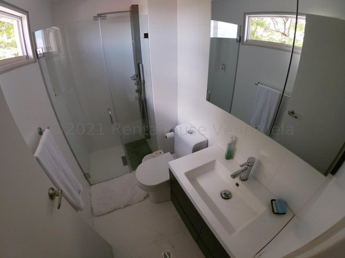 Apartamento Dúplex Remodelado 475 M² 5h, 5b, 4p, Vistavila Con Piscina En Venta En Los Palos Grandes Avenida 3era. Caracas