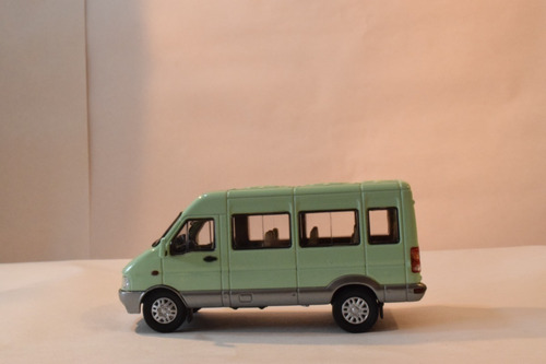 Iveco Bus Pasajeros Verde Naveco China 1/43 C/caja 