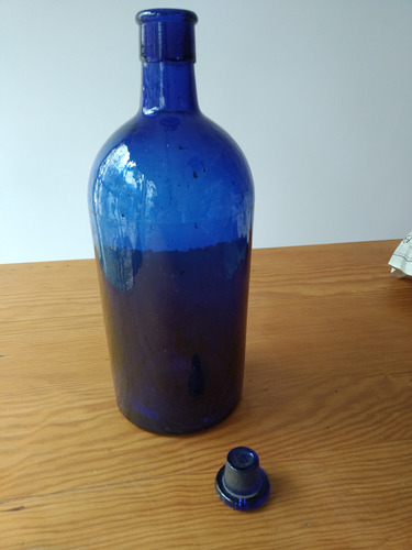 Botella Azul Con Tapón Antigua.