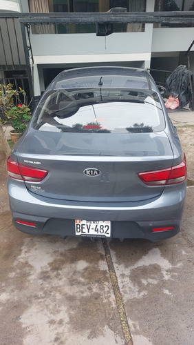 Imagen 2 de 11 de Kia Rio Sedan