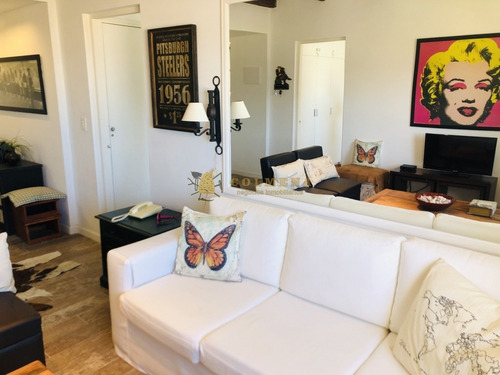 Apartamento En Alquiler En La Peninsula, De 2 Dormitorios, 2 Baños, Cocina Integrada, Living-comedor.-ref:2273